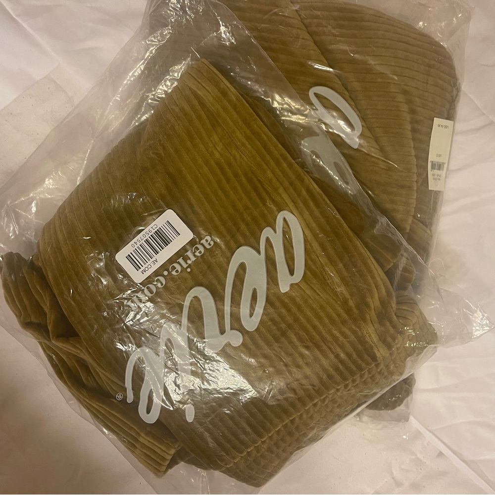 Aerie ribbed Velour cropped hoodie and pants ..
